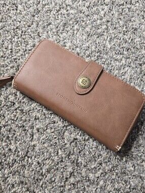 Stone Mountain Brown Leather Zip Around Snap Wallet Clutch Card Slots